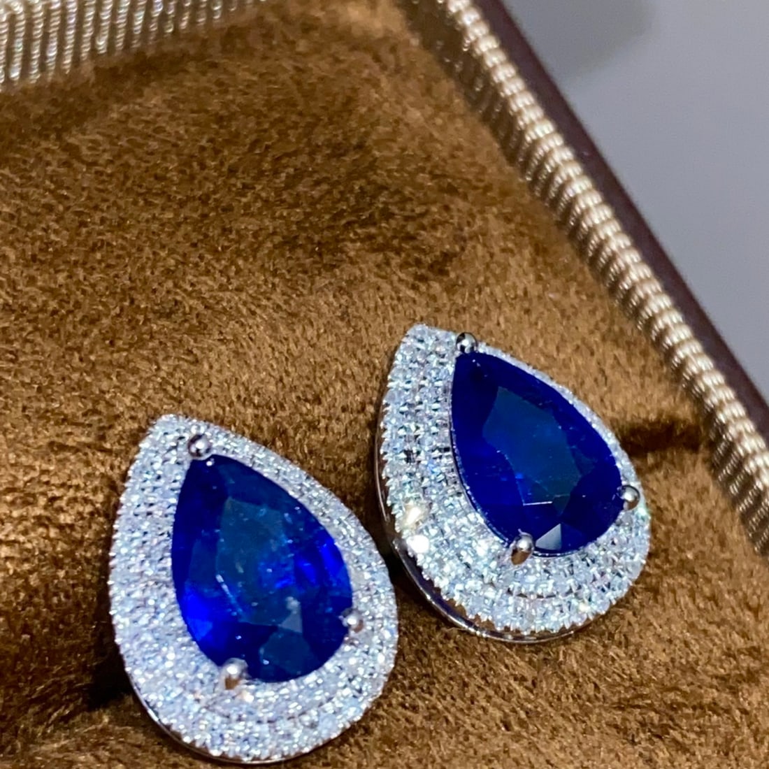 14k Gold 2.5 Ct Vivid Blue Natural Sapphire & Diamond Earrings - 5