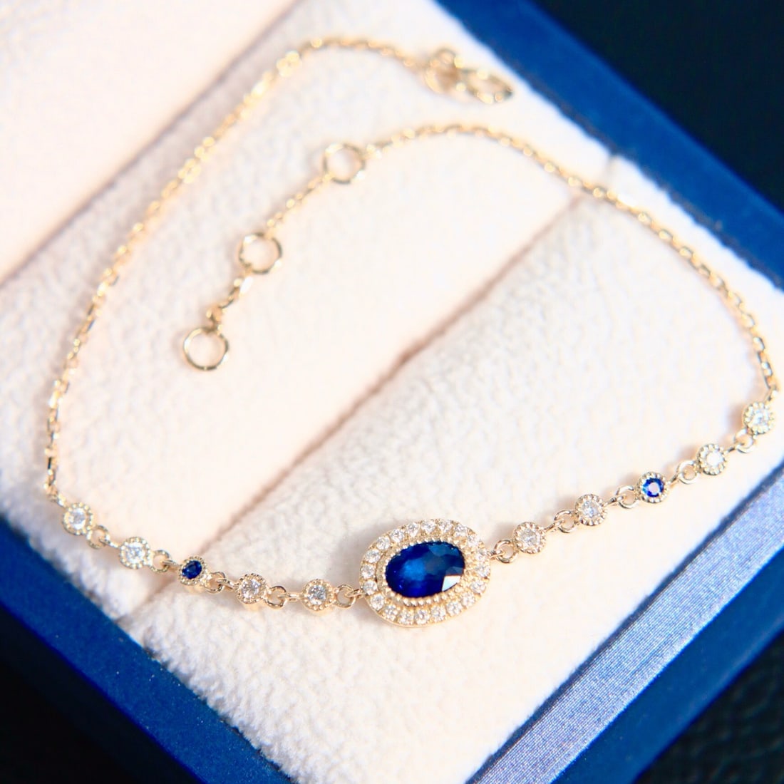 14k Gold 0.76 Ctw Natural Sapphire & Diamond Bracelet: Ref:231174325 // gold content:14k gold // main gemstone:sapphire // shape:oval // carat weight:0. 55ct // color:blue // treatment:natural // // adjacent gemstone 2 : diamond // shape:round // carat we