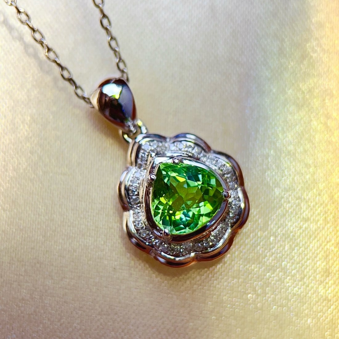 14k Gold 1.66 Ctw Natural Tourmaline & Diamond Pendant( Without Chain ): Ref:231174342 // gold content:14k gold // main gemstone:tourmaline // shape:pear // carat weight:1. 55ct // color:green // treatment:natural // // adjacent gemstone 2 : diamond // number of stones:37