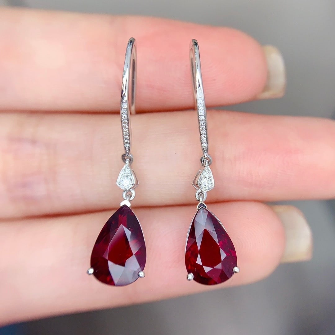 14k Gold 4.8 Ct Natural Tourmaline & Diamond Earrings: Ref:231174368 // gold content:14k gold // main gemstone:tourmaline // shape:pear // carat weight:4. 8ct // color:red // treatment:natural // // adjacent gemstone 2 : diamond // shape:round // clarity