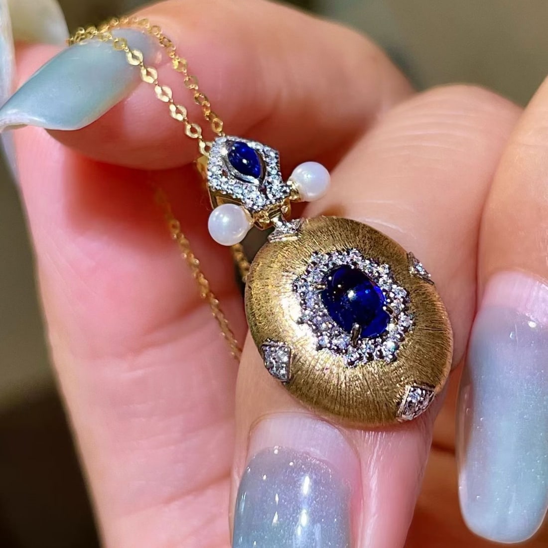 14k Gold 0.87 Ctw Natural Sapphire & Diamond Pendant( Without Chain ): Ref:231174337 // gold content:14k gold // main gemstone:sapphire // shape:oval // carat weight:0. 68ct // color:blue // treatment:natural // // adjacent gemstone 2 : diamond // shape:round // carat