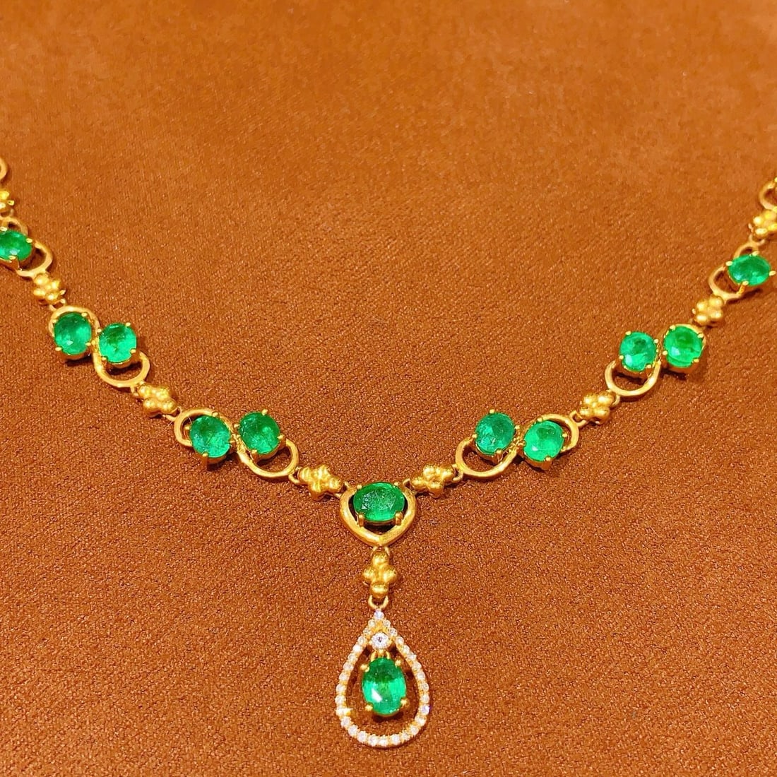 14k Gold 5.82 Ct Natural Emerald & Diamond Necklace - 3