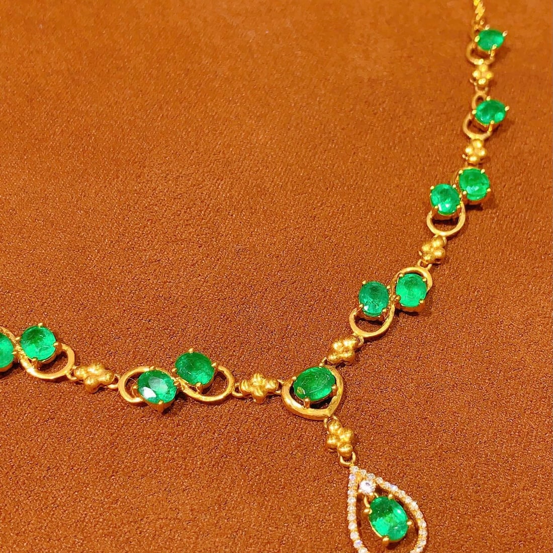 14k Gold 5.82 Ct Natural Emerald & Diamond Necklace - 4