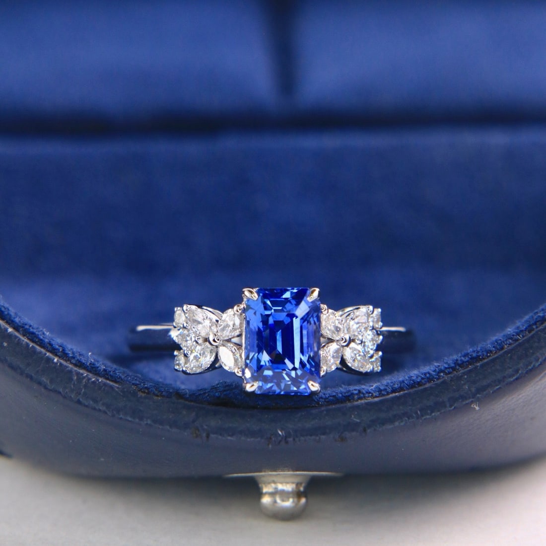 14k Gold 2.06 Ctw Natural Sapphire & Diamond Ring: Ref:231174392 // gold content:14k gold // ring size:7. 25us // // main gemstone:sapphire // shape:octagonal // carat weight:1. 75ct // color:blue // treatment:natural // // adjacent gemstone 2 :