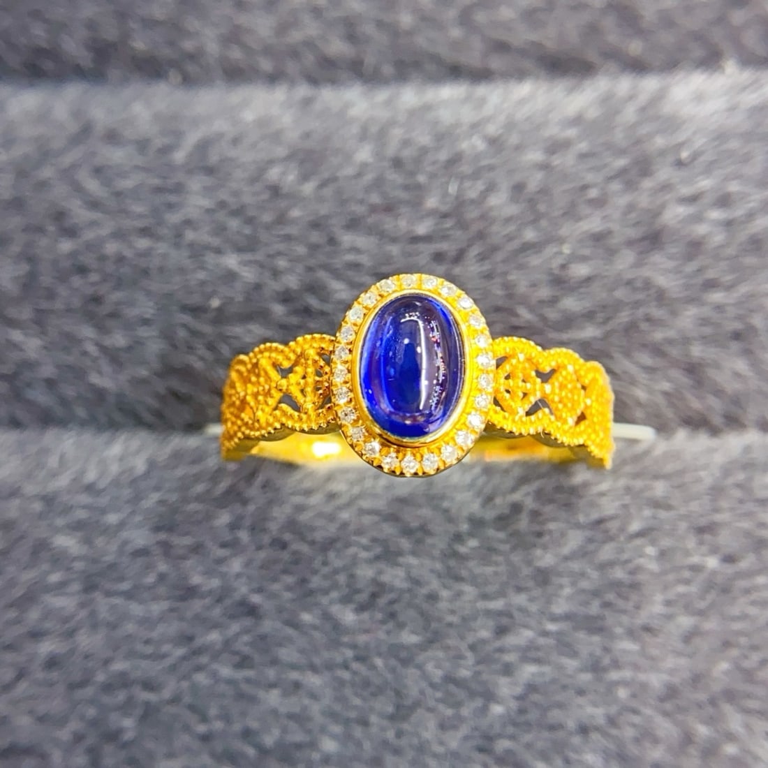 14k Gold 0.8 Ct Natural Sapphire & Diamond Ring: Ref:231174371 // gold content:14k gold // ring size:7. 25us // // main gemstone:sapphire // shape:oval // carat weight:0. 8ct // color:blue // treatment:natural // // adjacent gemstone 2 : diamond //