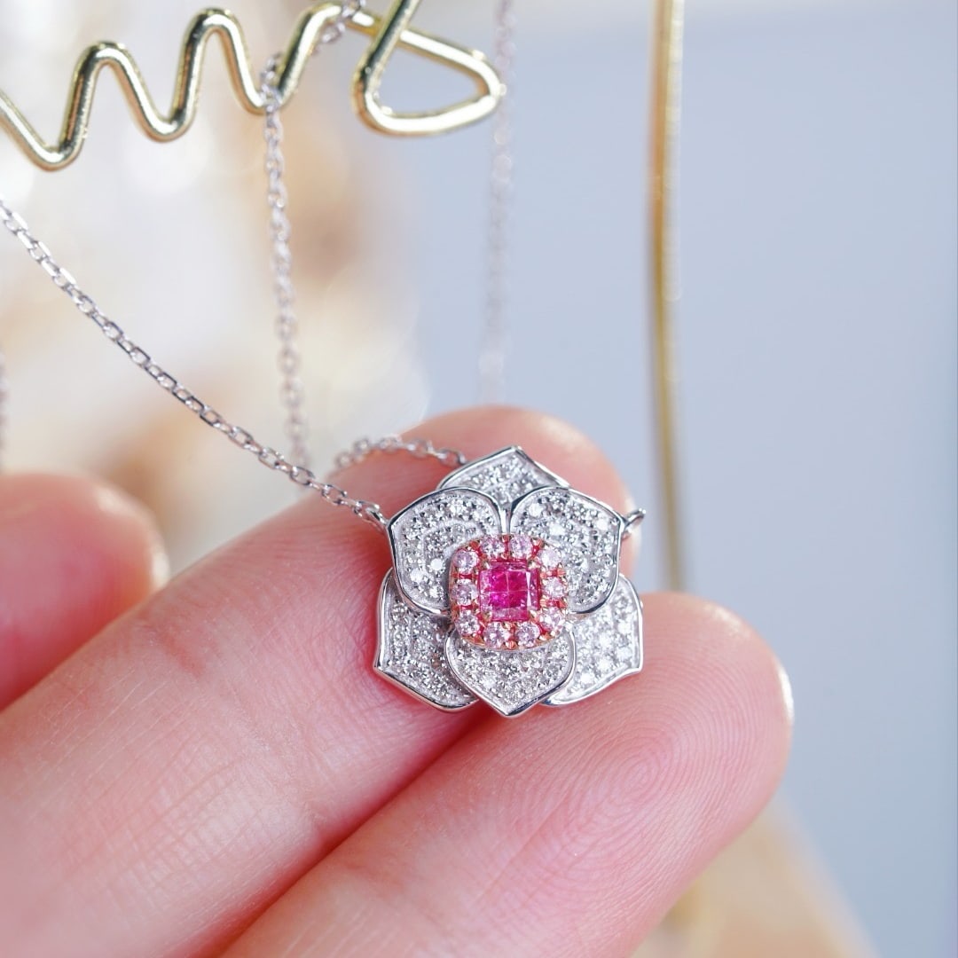 14k Gold 0.50 Ct Natural Color Diamond & Flowers Necklace: Ref:231174396 // gold content:14k gold // main gemstone:diamond // shape:multiple // carat weight:0. 50ct // clarity grade:vs-si // color:color // treatment:natural // Condition: New Low Estimate:
