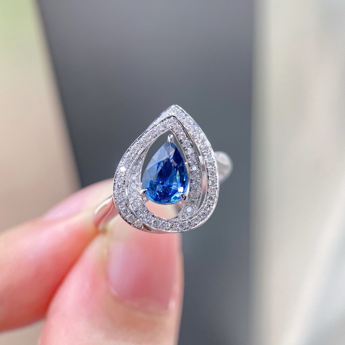 14k Gold 1.33 Ctw Natural Sapphire & Diamond Ring: Ref:231174375 // gold content:14k gold // ring size:7. 25us // // main gemstone:sapphire // shape:pear // carat weight:1. 10ct // color:blue // treatment:natural // // adjacent gemstone 2 : diamond