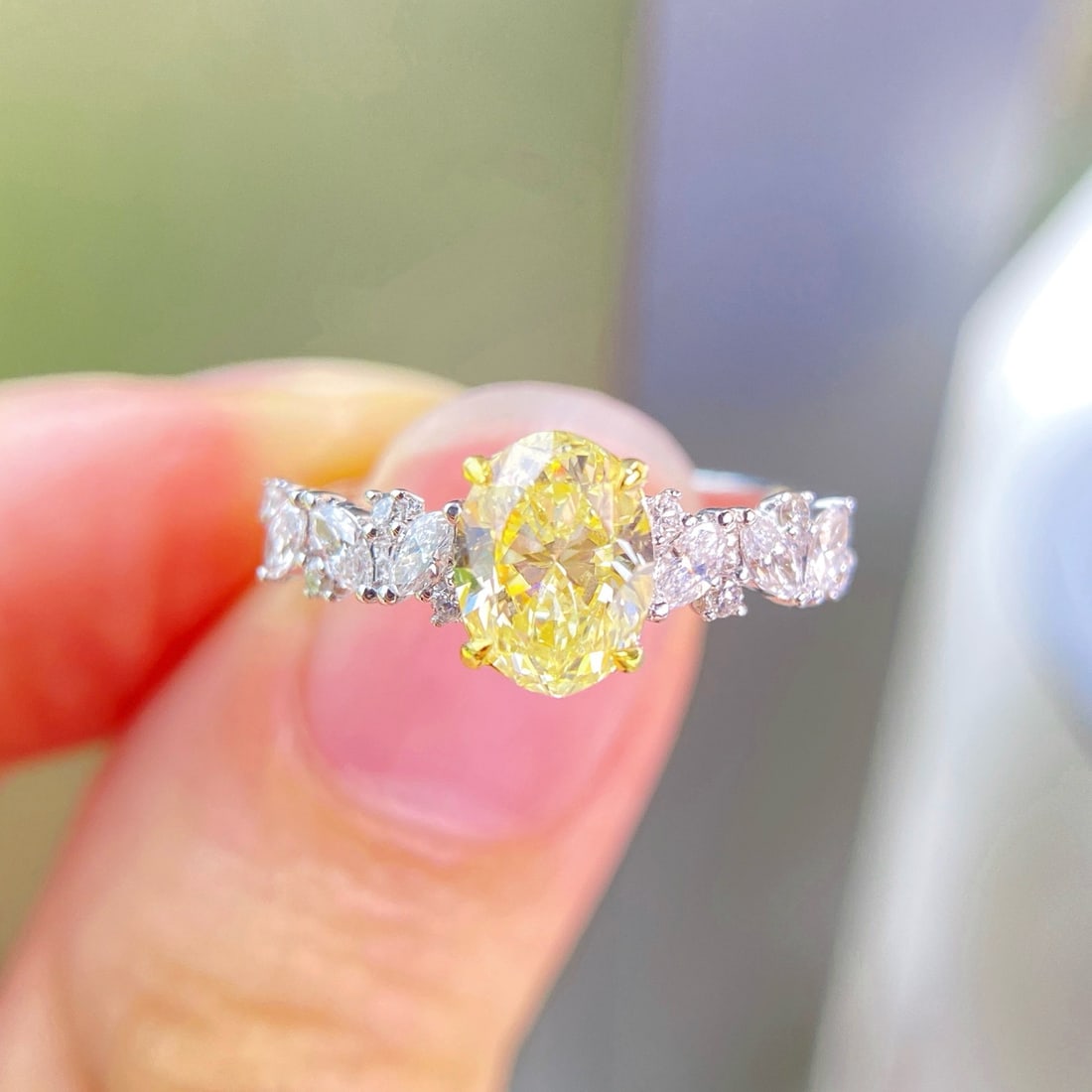 14k Gold 1.31 Ctw Natural Yellow Diamond & Diamond Ring: Ref:231174374 // gold content:14k gold // ring size:7. 25us // // main gemstone:yellow diamond // shape:oval // carat weight:1. 01ct // color:yellow // treatment:natural // // adjacent gemstone 2 : di