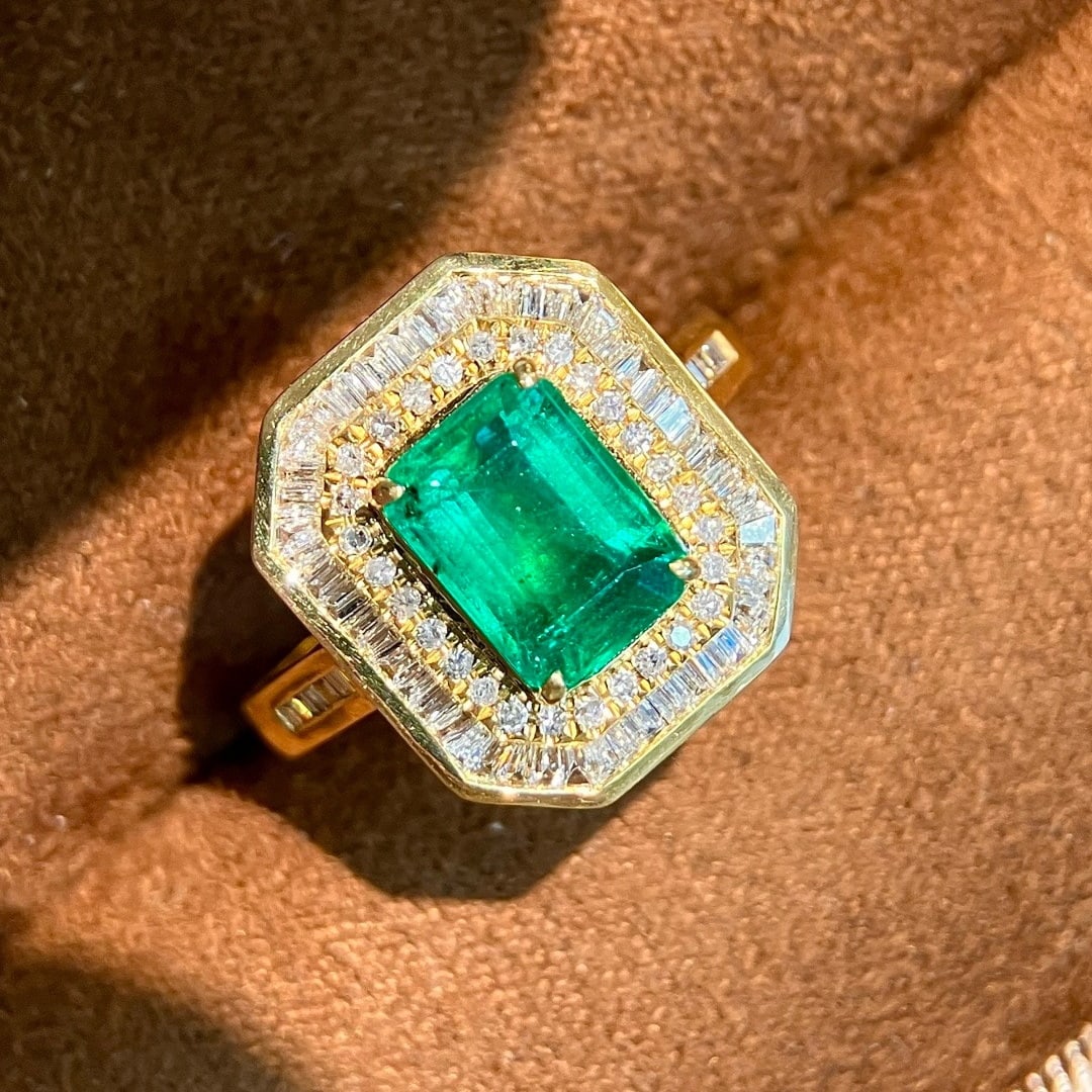 14k Gold 2.84 Ctw Natural Emerald & Diamond Ring: Ref:231174387 // gold content:14k gold // ring size:7. 25us // // main gemstone:emerald // shape:octagonal // carat weight:2ct // color:green // treatment:natural // // adjacent gemstone 2 : diamond