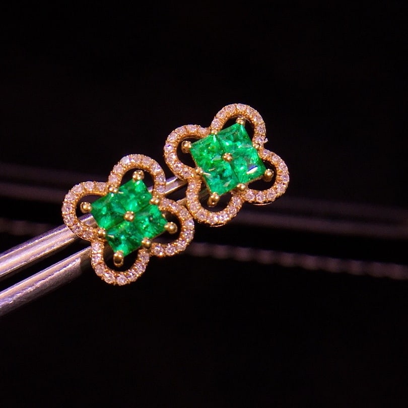 14k Gold 1.2 Ct Natural Emerald & Diamond Earrings: Ref:231174382 // gold content:14k gold // main gemstone:emerald // shape:princess // carat weight:1. 2ct // color:green // treatment:natural // // adjacent gemstone 2 : diamond // shape:round //
