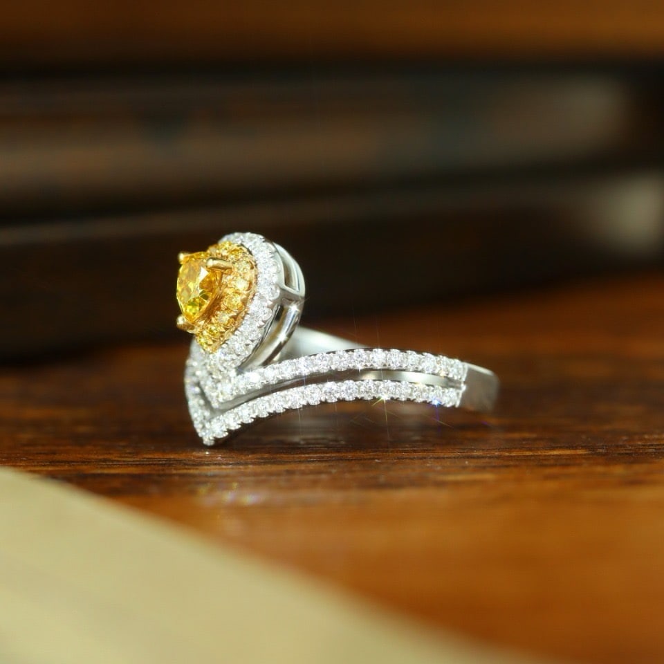14k Gold 0.80 Ctw Natural Yellow Diamond & Diamond Ring - 4