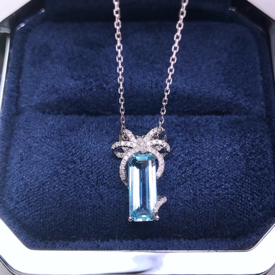 14k Gold 1.40 Ctw Natural Aquamarine & Diamond Pendant( Without Chain ): Ref:231174399 // gold content:14k gold // main gemstone:aquamarine // shape:octagonal // carat weight:1. 29ct // color:blue // treatment:natural // // adjacent gemstone 2 : diamond // shape:round //
