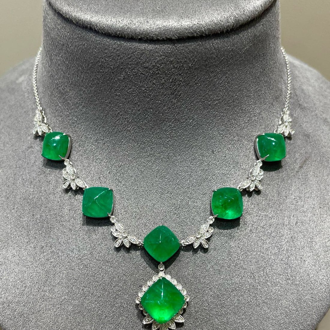 14k Gold 18.2 Ct Natural Emerald & Diamond Necklace - 3