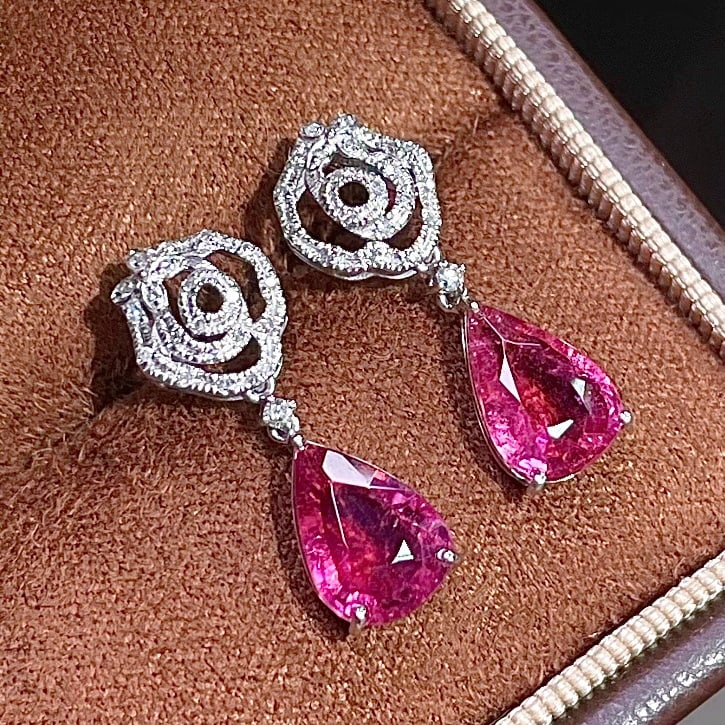 14k Gold 2.78 Ct Natural Tourmaline & Diamond Earrings: Ref:231174402 // gold content:14k gold // main gemstone:tourmaline // shape:pear // carat weight:2. 78ct // color:red // treatment:natural // // adjacent gemstone 2 : diamond // number of stones:42