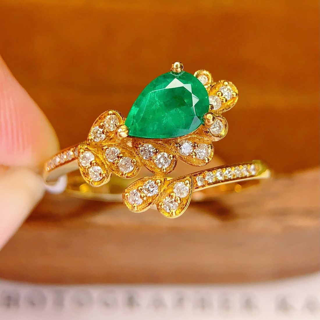 14k Gold 0.8 Ct Natural Emerald & Diamond Ring - 2