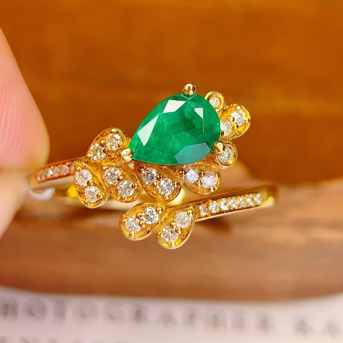 14k Gold 0.8 Ct Natural Emerald & Diamond Ring - 3