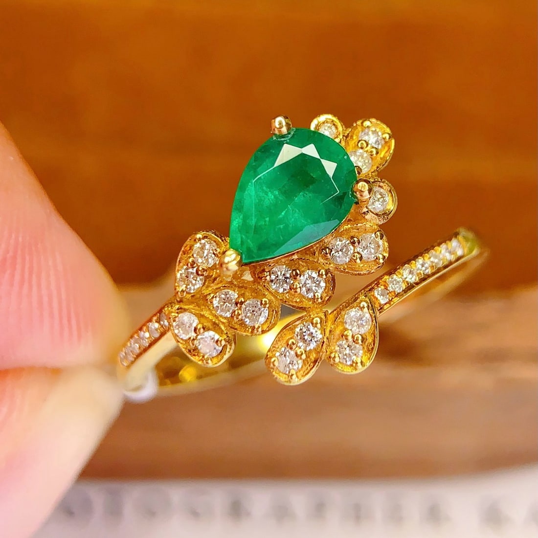 14k Gold 0.8 Ct Natural Emerald & Diamond Ring - 5