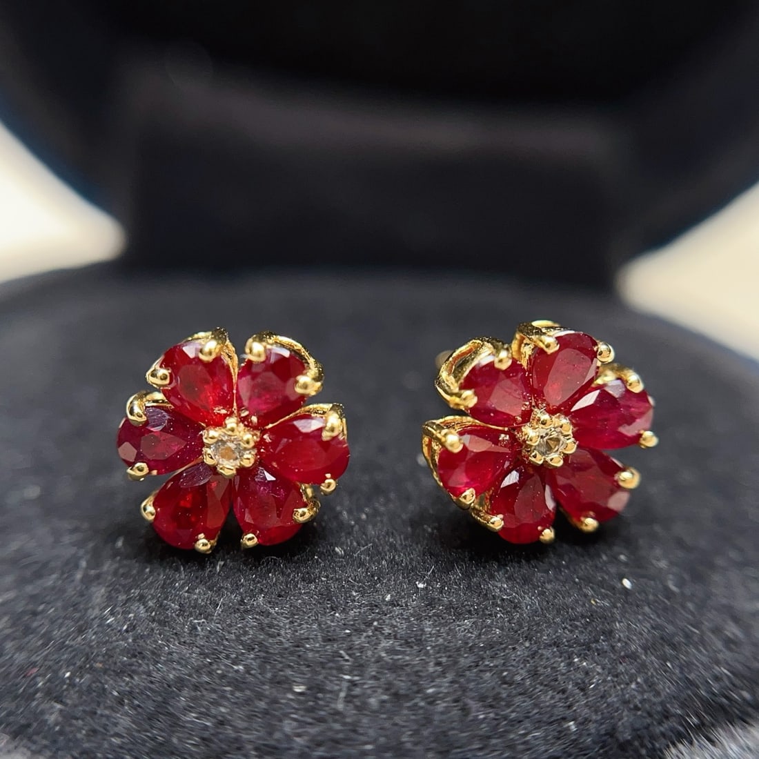 14k Gold 1.88 Ct Natural Ruby & Sapphire Earrings: Ref:231174409 // gold content:14k gold // main gemstone:ruby // shape:pear // carat weight:1. 88ct // color:red // treatment:natural // // adjacent gemstone 2 : sapphire // number of stones:2 //
