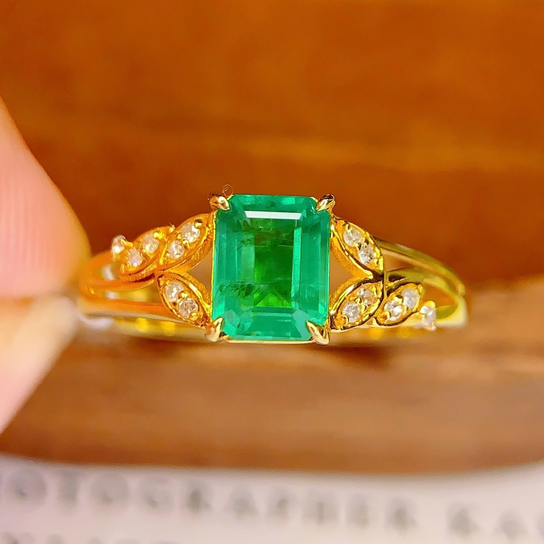 14k Gold 1.10 Ct Natural Emerald & Diamond Ring - 2