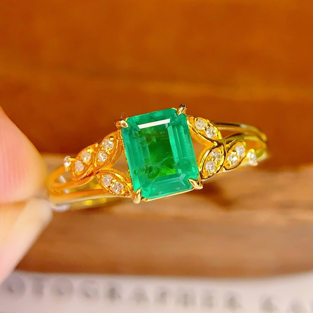14k Gold 1.10 Ct Natural Emerald & Diamond Ring - 3