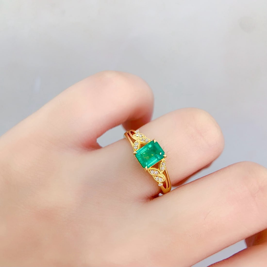 14k Gold 1.10 Ct Natural Emerald & Diamond Ring - 6