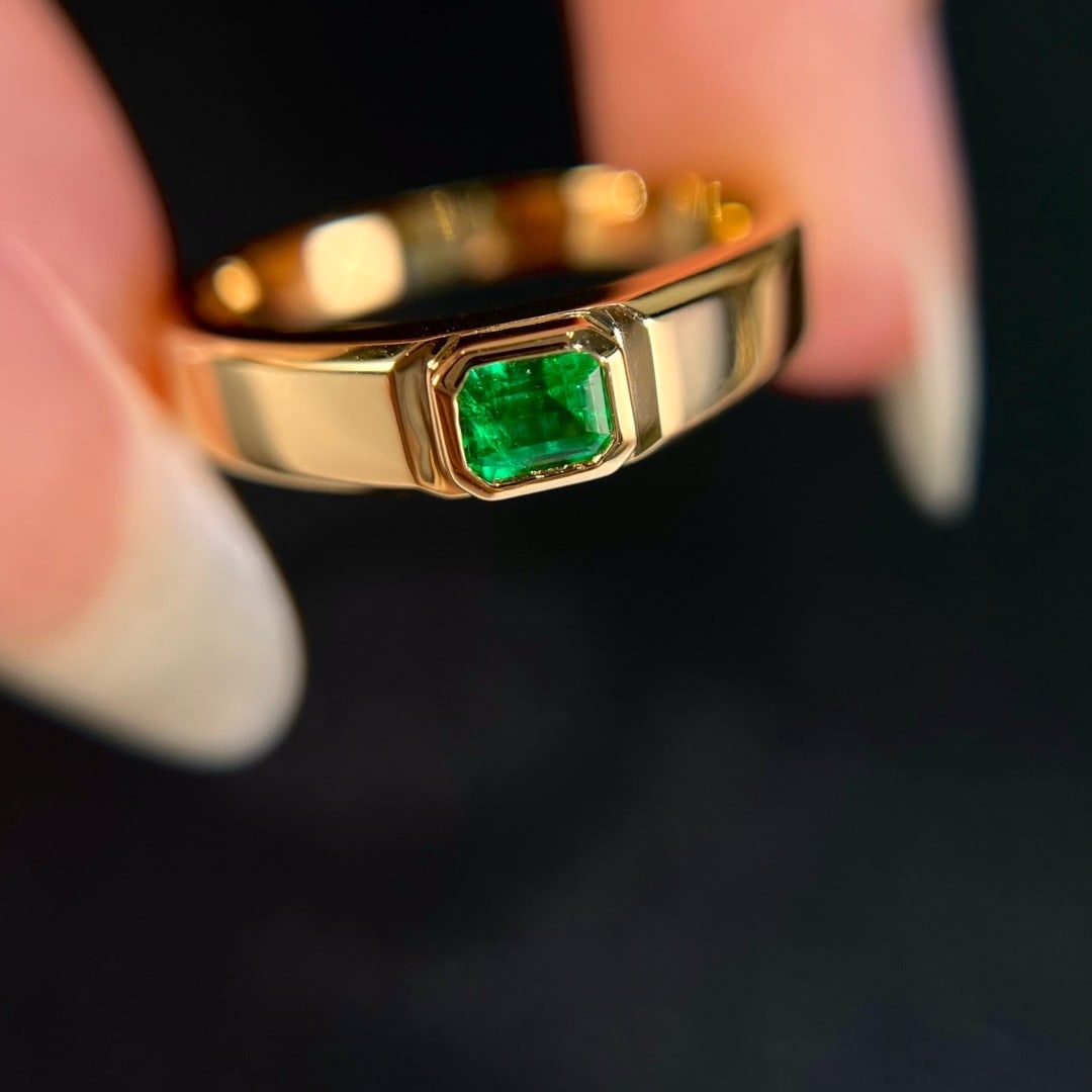 14k Gold 0.30 Ct Vivid Green Natural Emerald Ring - 3