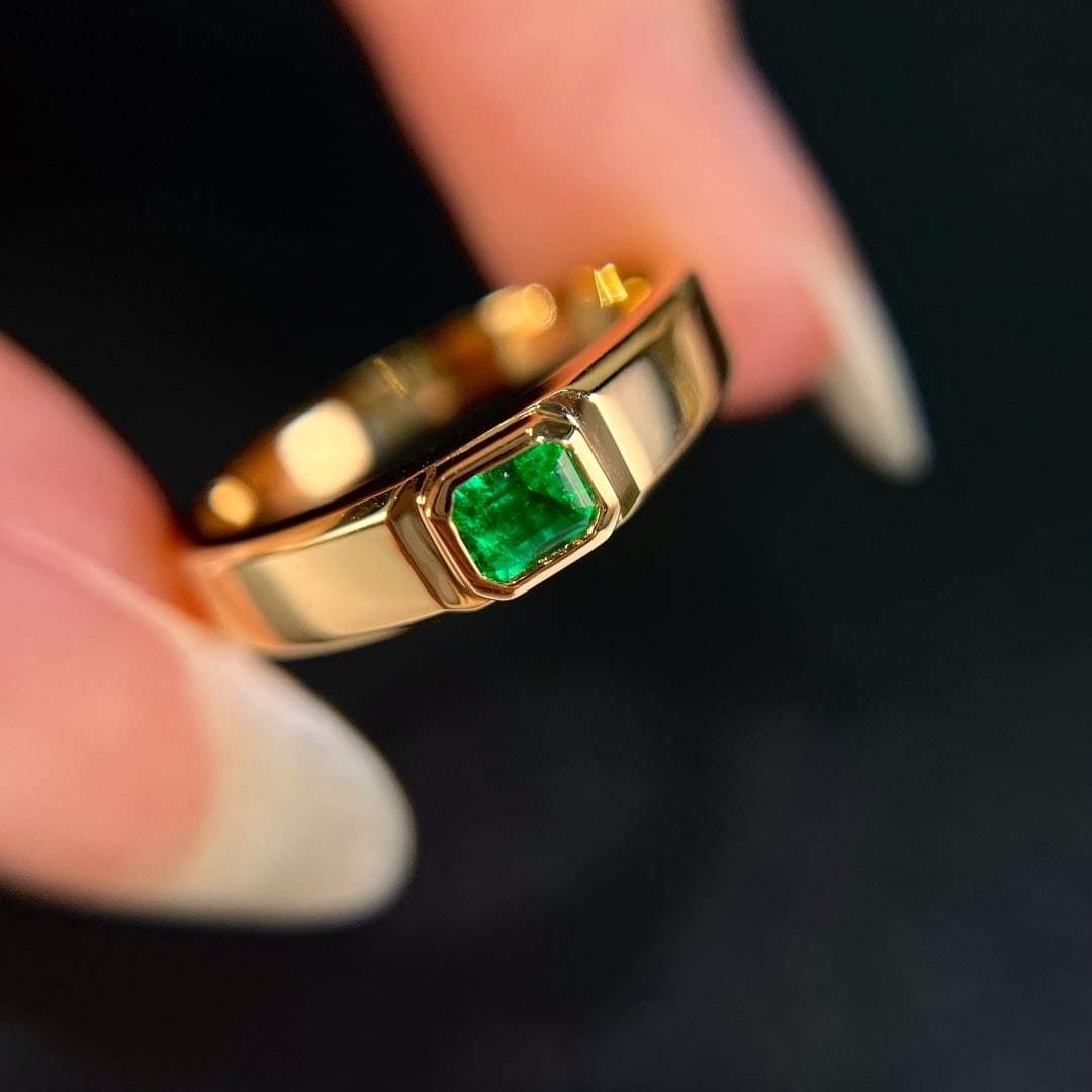 14k Gold 0.30 Ct Vivid Green Natural Emerald Ring - 4