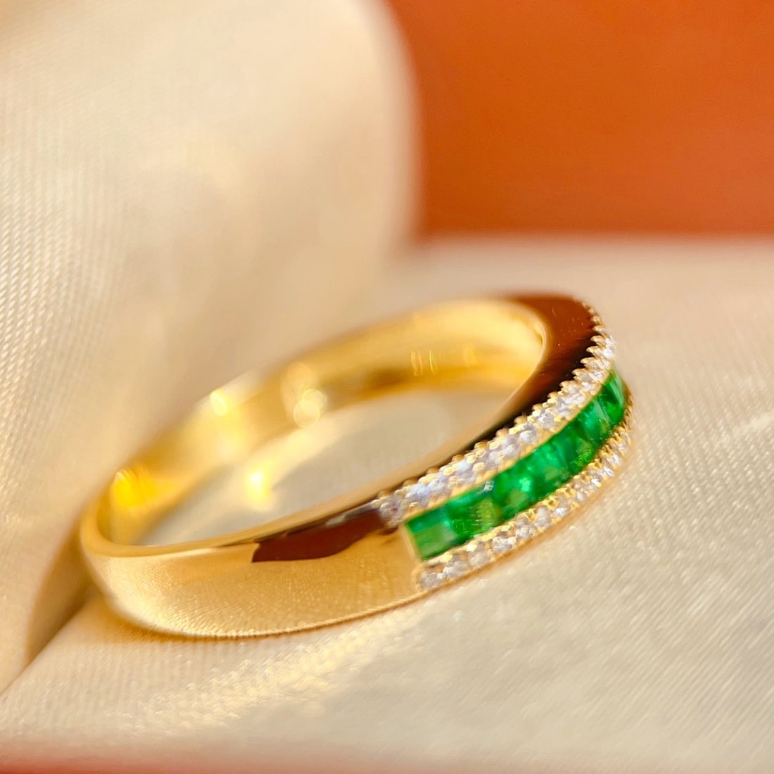 14k Gold 0.4 Ct Natural Emerald & Diamond Ring - 4