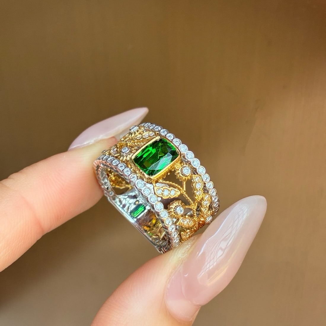 14k Gold 2.14 Ctw Vivid Green Natural Tsavorite & Diamond Ring - 5