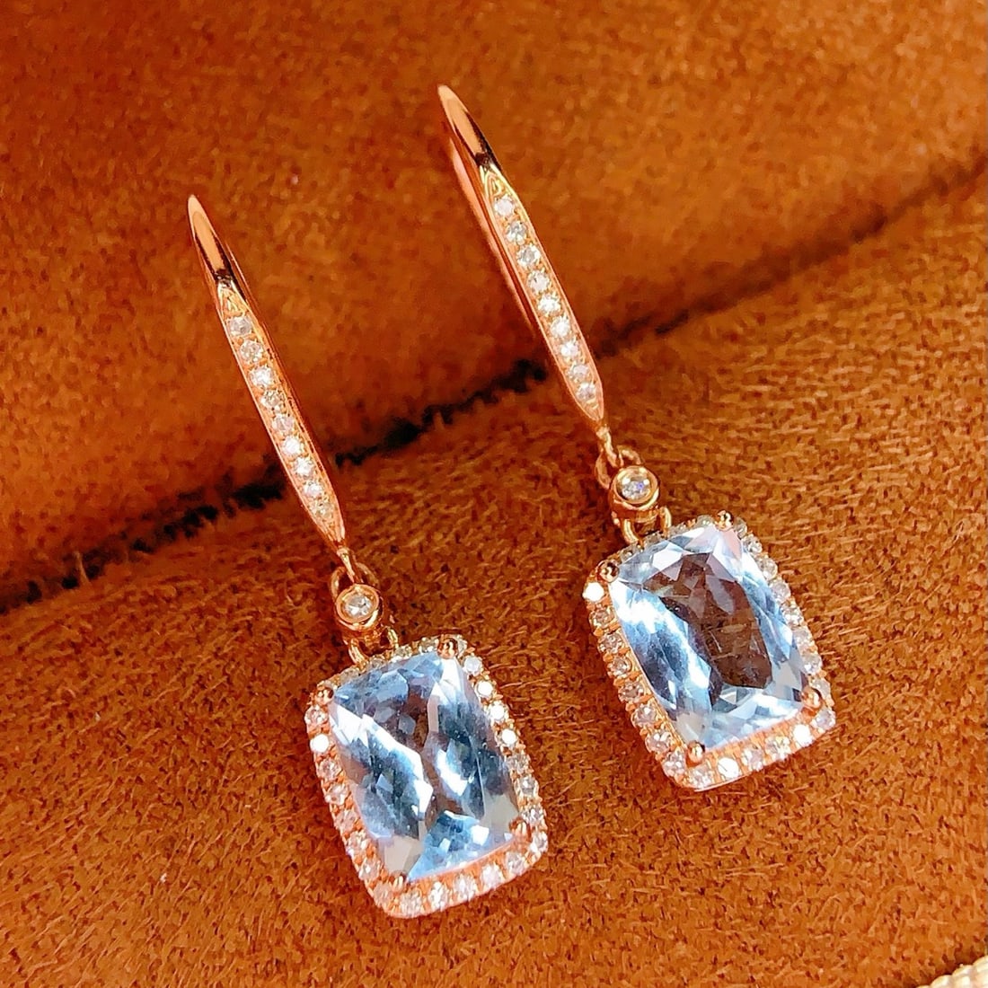 14k Gold 2 Ct Natural Aquamarine & Diamond Earrings: Ref:231174421 // gold content:14k gold // main gemstone:aquamarine // shape:cushion // carat weight:2ct // color:blue // treatment:natural // // adjacent gemstone 2 : diamond // number of stones:74