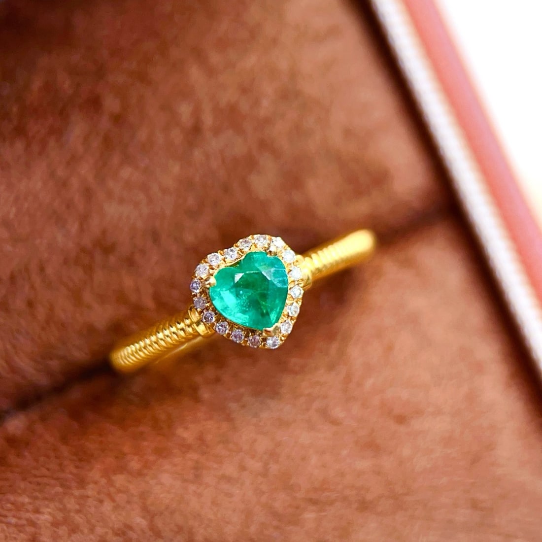 14k Gold 0.55 Ct Natural Emerald & Diamond Ring - 2