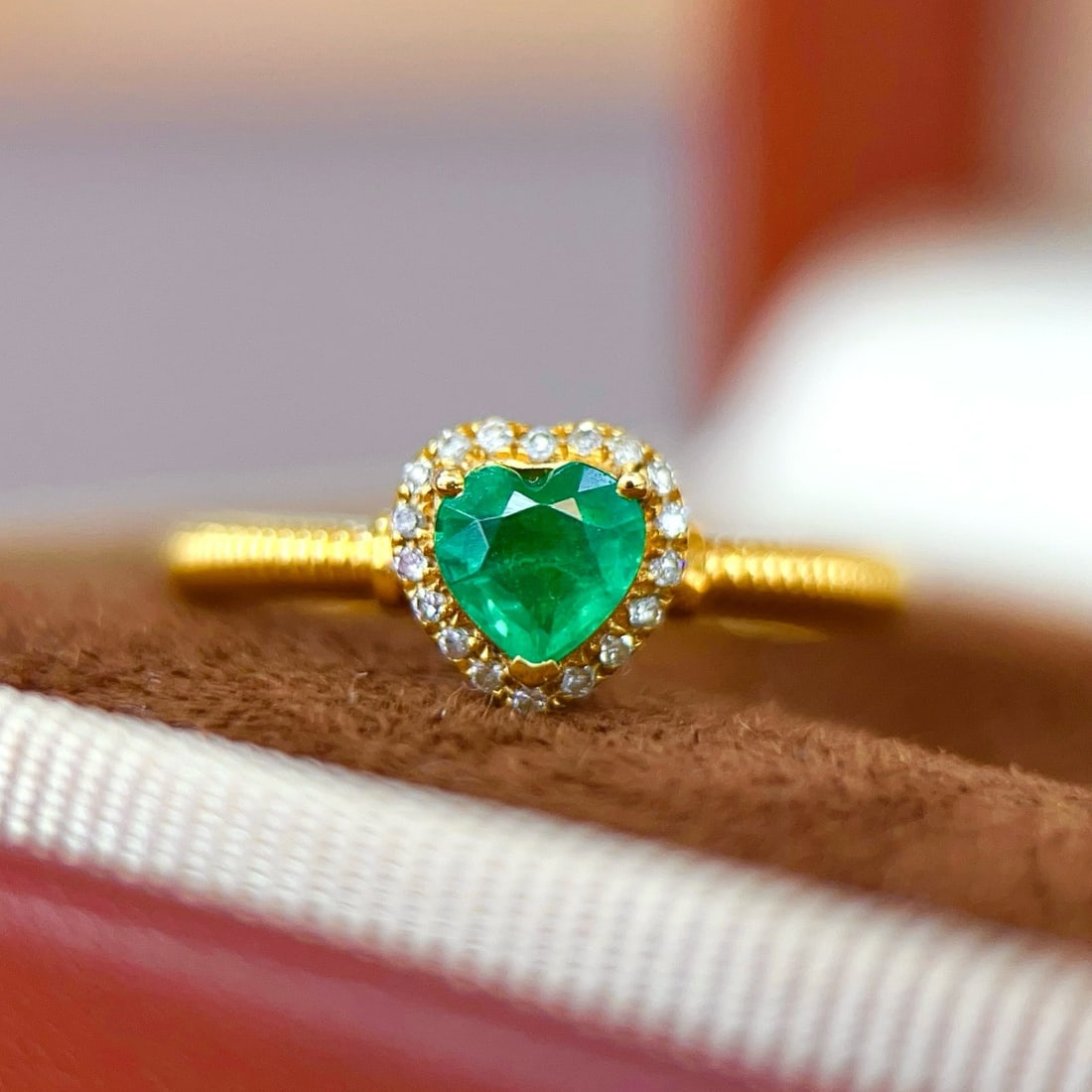 14k Gold 0.55 Ct Natural Emerald & Diamond Ring - 3