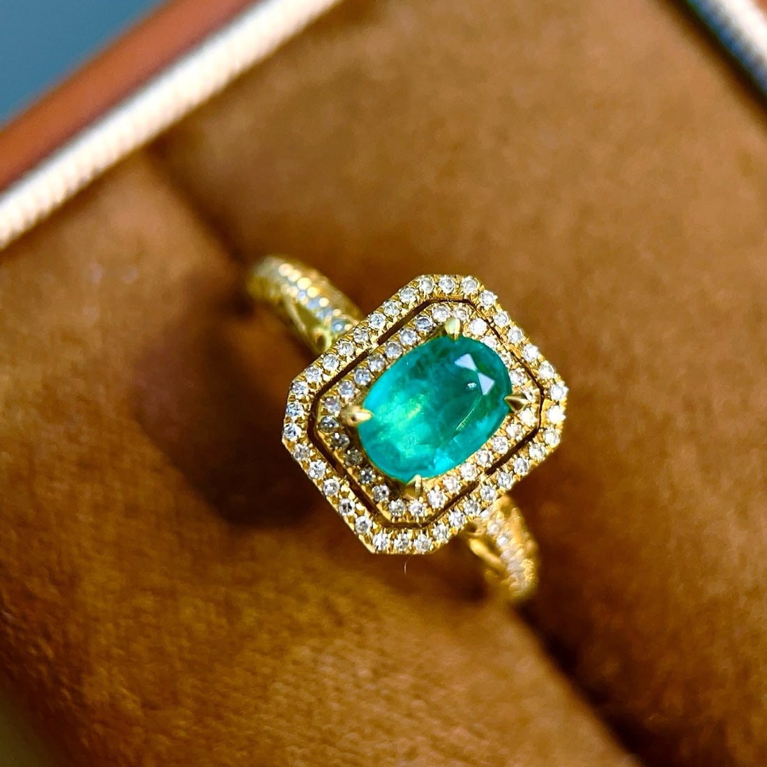 14k Gold 0.7 Ct Natural Emerald & Diamond Ring: Ref:231174439 // gold content:14k gold // ring size:7. 25us // // main gemstone:emerald // shape:oval // carat weight:0. 7ct // color:green // treatment:natural // // adjacent gemstone 2 : diamond //