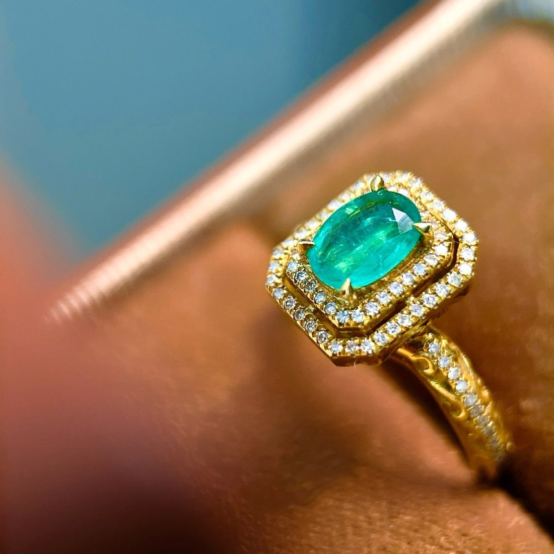14k Gold 0.7 Ct Natural Emerald & Diamond Ring - 3