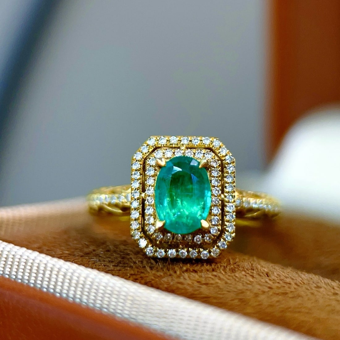 14k Gold 0.7 Ct Natural Emerald & Diamond Ring - 4