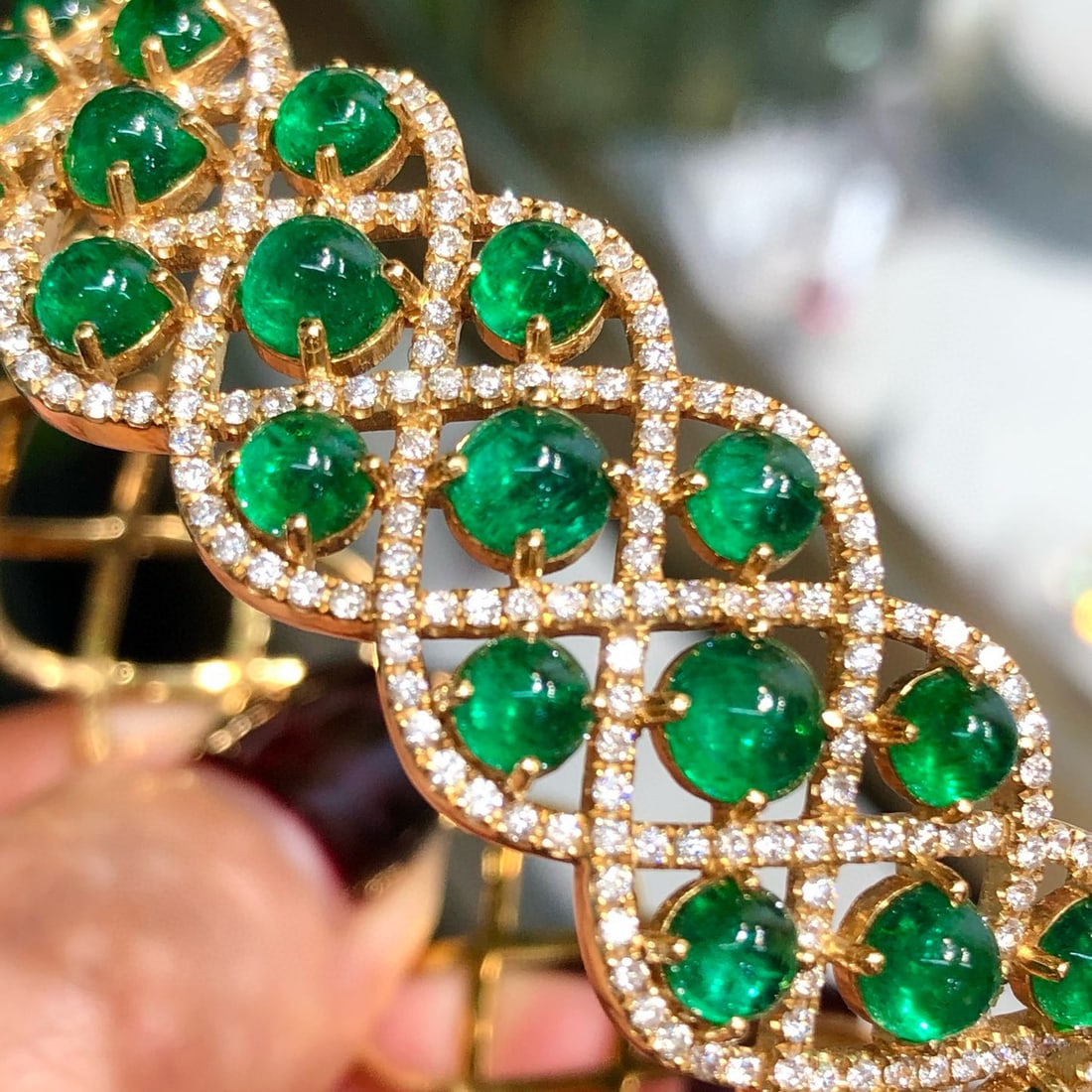 14k Gold 12.81 Ctw Vivid Green Natural Emerald & Diamond Bangle: Ref:230947015 // gold content:14k gold // main gemstone:emerald // shape:round // carat weight:10. 85ct // color:vivid green // treatment:natural // cut grade:g // // adjacent gemstone 2 : diamond