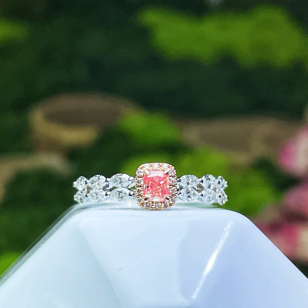 14k Gold 0.75 Ctw Natural Pink Diamond & Diamond Ring: Ref:230947017 // gold content:14k gold // ring size:7. 25us // // main gemstone:pink diamond // shape:cushion // carat weight:0. 24ct // color:pink // treatment:natural // // adjacent gemstone 2 : dia