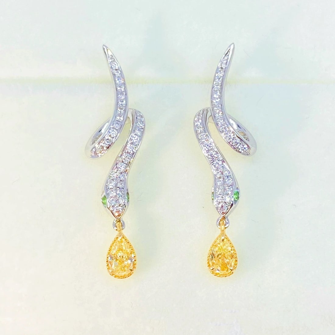 14k Gold 0.29 Ct Natural Yellow Diamond & Diamond Earrings: Ref:230947031 // gold content:14k gold // main gemstone:yellow diamond // shape:pear // carat weight:0. 29ct // color:yellow // treatment:natural // // adjacent gemstone 2 : diamond // shape:round