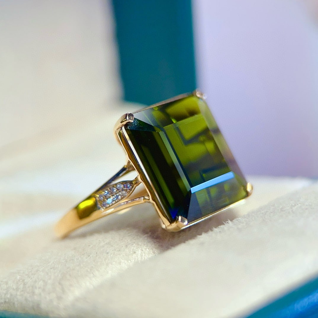 14k Gold 15.20 Ctw Natural Tourmaline & Diamond Ring: Ref:230947042 // gold content:14k gold // ring size:7. 25us // // main gemstone:tourmaline // shape:octagonal // carat weight:15. 15ct // color:green // treatment:natural // // adjacent gemstone 2