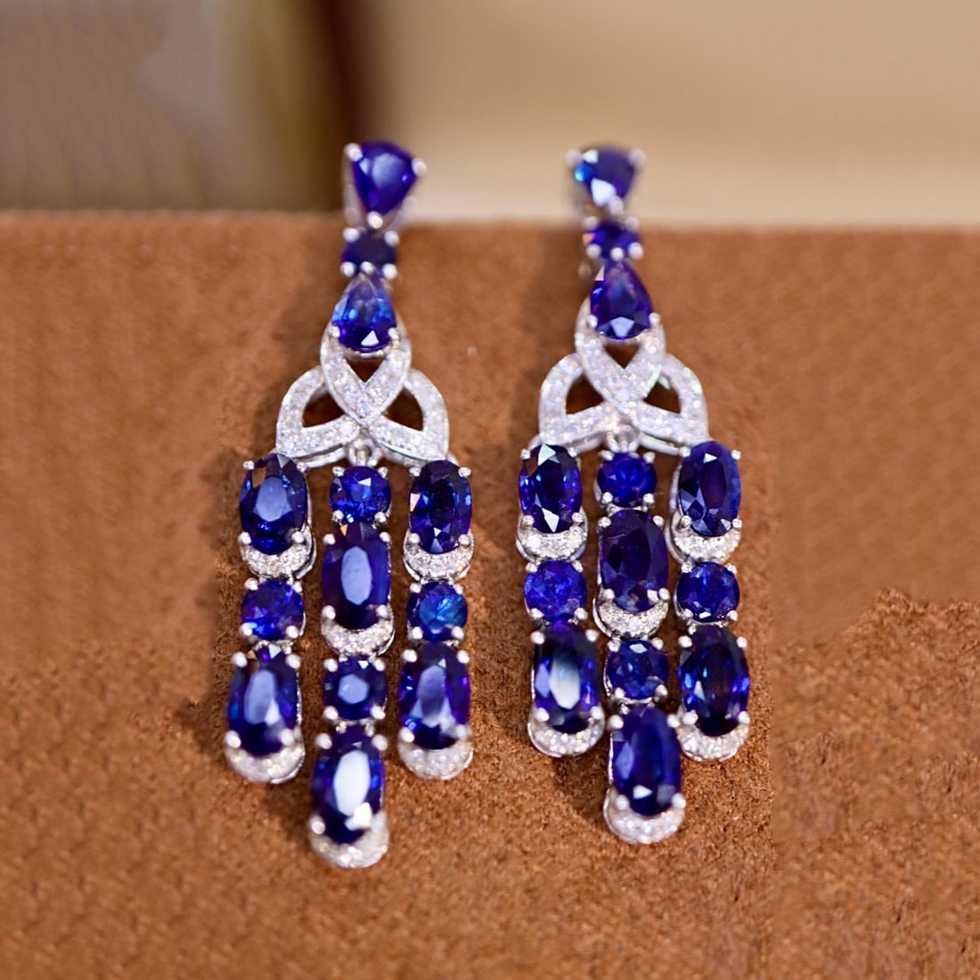 14k Gold 6.17 Ctw Natural Sapphire & Diamond Earrings: Ref:230947087 // gold content:14k gold // main gemstone:sapphire // shape:multiply // carat weight:5. 9ct // color:royal blue // treatment:natural // // adjacent gemstone 2 : diamond // shape:round