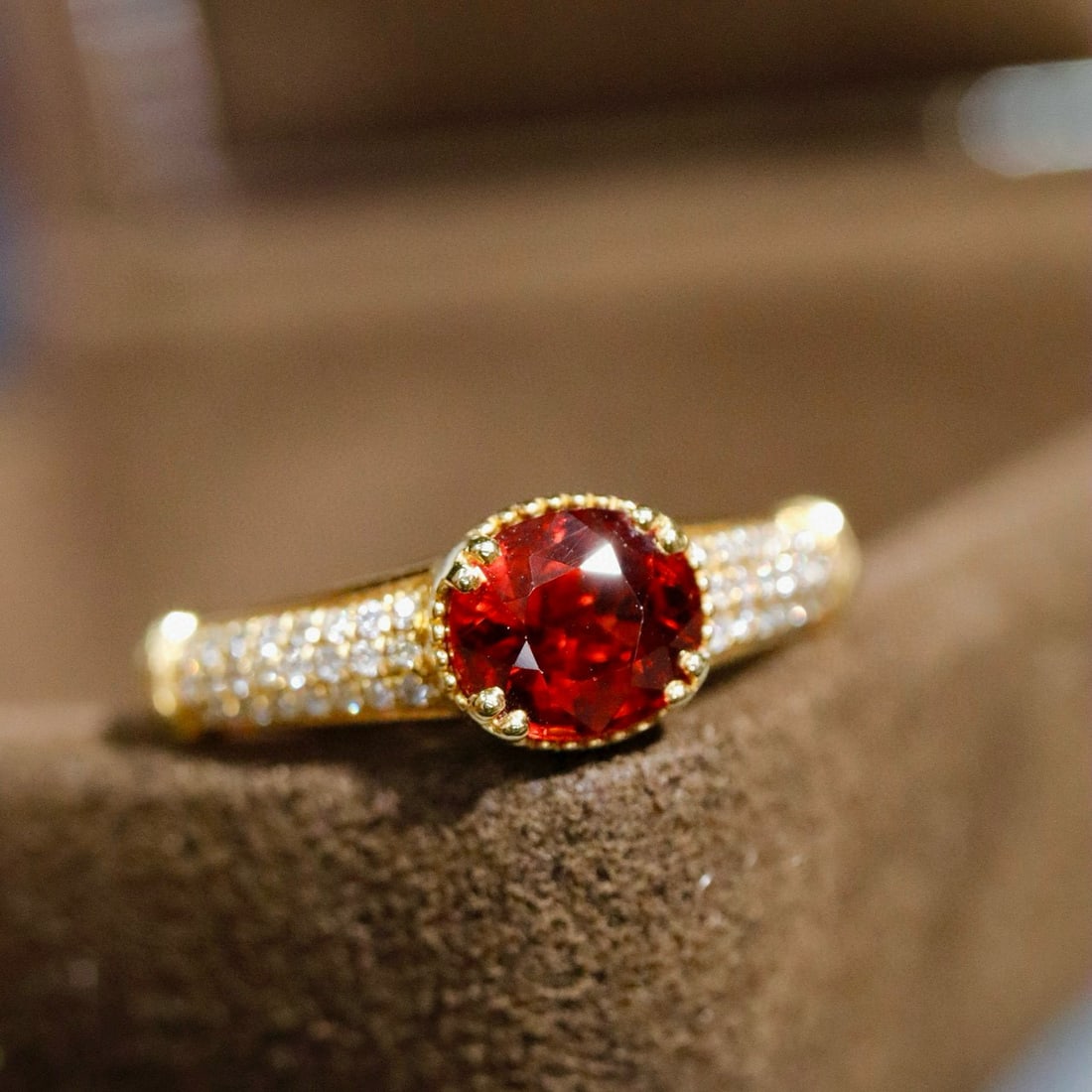 14k Gold 1.59 Ctw Natural Spessartine & Diamond Ring: Ref:230947128 // gold content:14k gold // ring size:7. 25us // // main gemstone:spessartine // shape:oval // carat weight:1. 4ct // color:orange // treatment:natural // // adjacent gemstone 2 : diamon