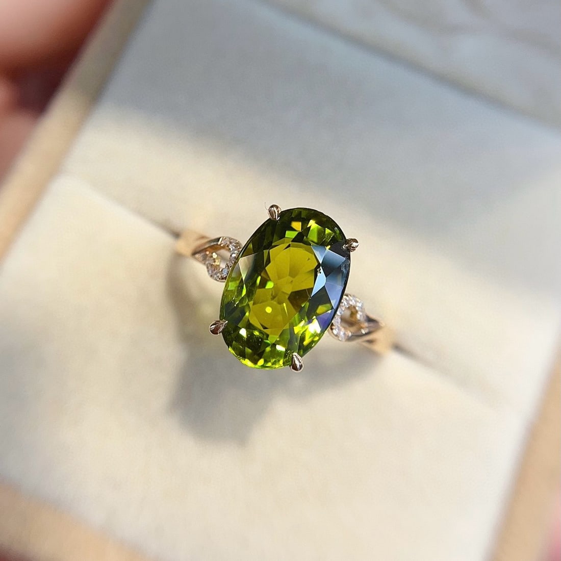 14k Gold 4.00 Ct Natural Tourmaline & Diamond Ring: Ref:230947136 // gold content:14k gold // ring size:7. 25us // // main gemstone:tourmaline // shape:oval // carat weight:4. 00ct // color:green // treatment:natural // // adjacent gemstone 2 :