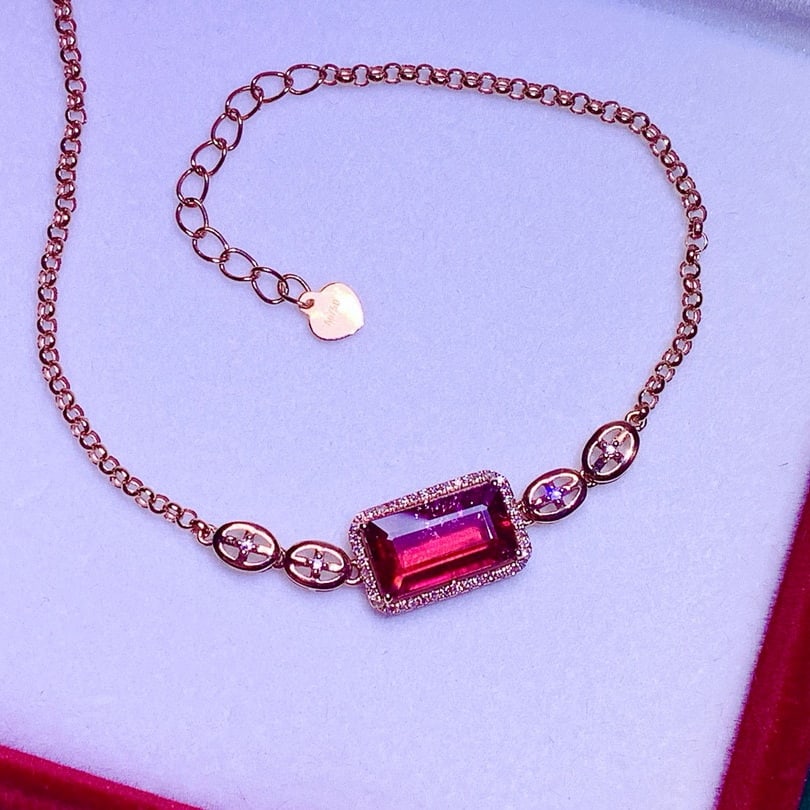 14k Gold 2.44 Ctw Natural Tourmaline & Diamond Bracelet: Ref:230947138 // gold content:14k gold // main gemstone:tourmaline // shape:octagonal // carat weight:2. 3ct // color:red // treatment:natural // // adjacent gemstone 2 : diamond // number of