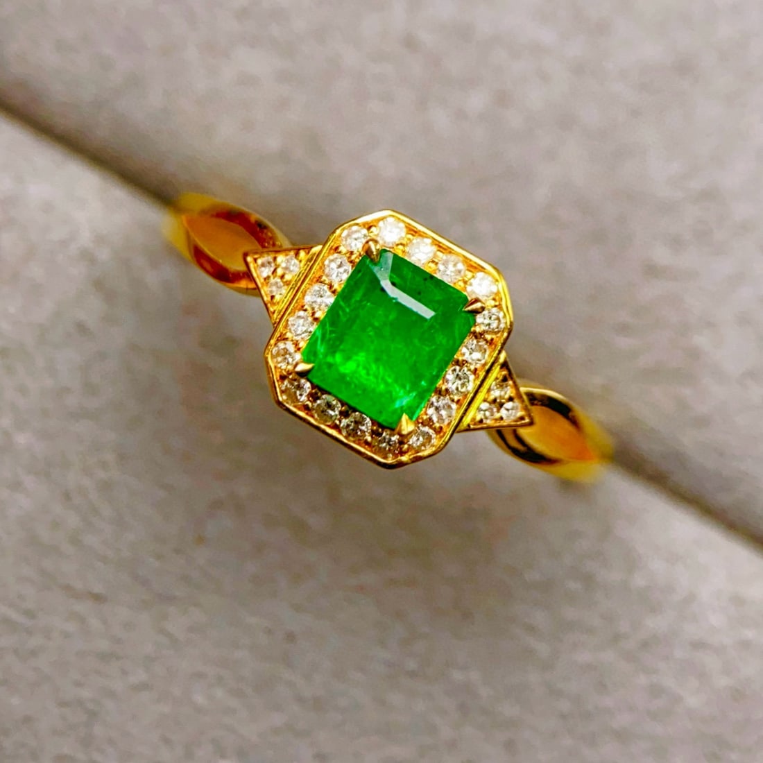14k Gold 0.5 Ct Vivid Green Natural Emerald & Diamond Ring (1 of 7)