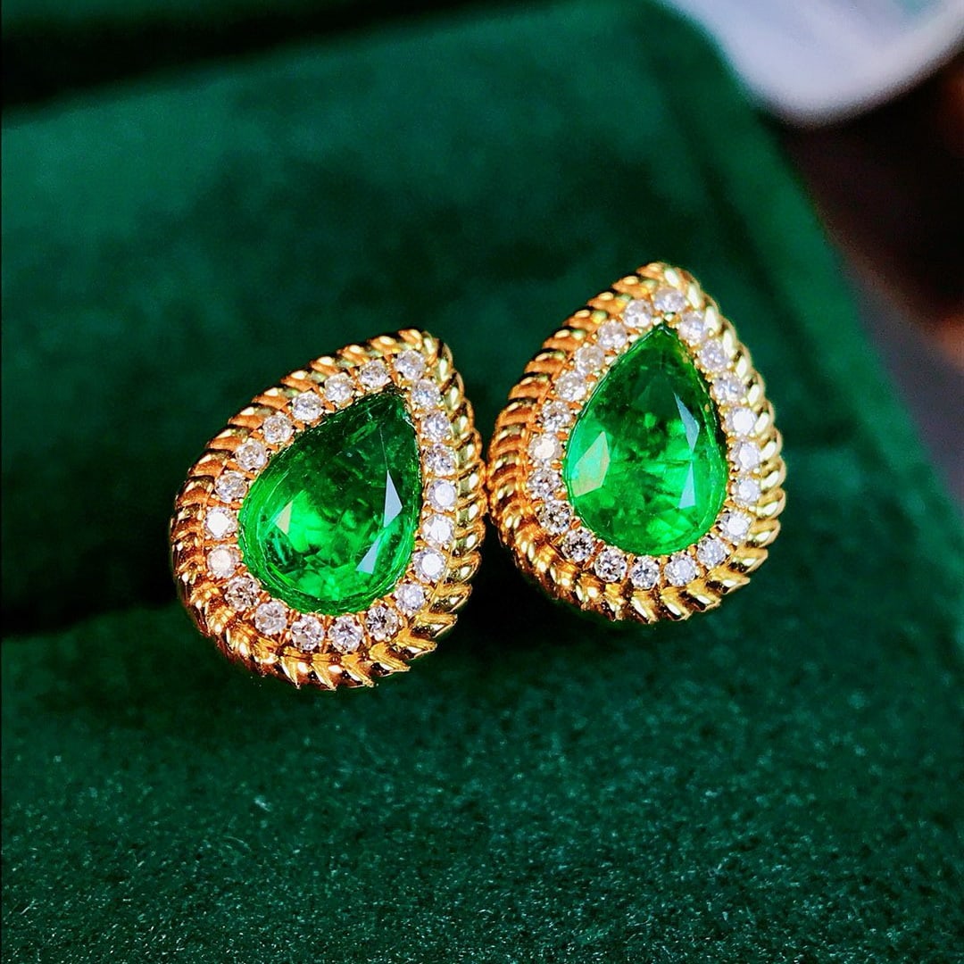 14k Gold 0.96 Ctw Vivid Green Natural Emerald & Diamond Earrings - 4