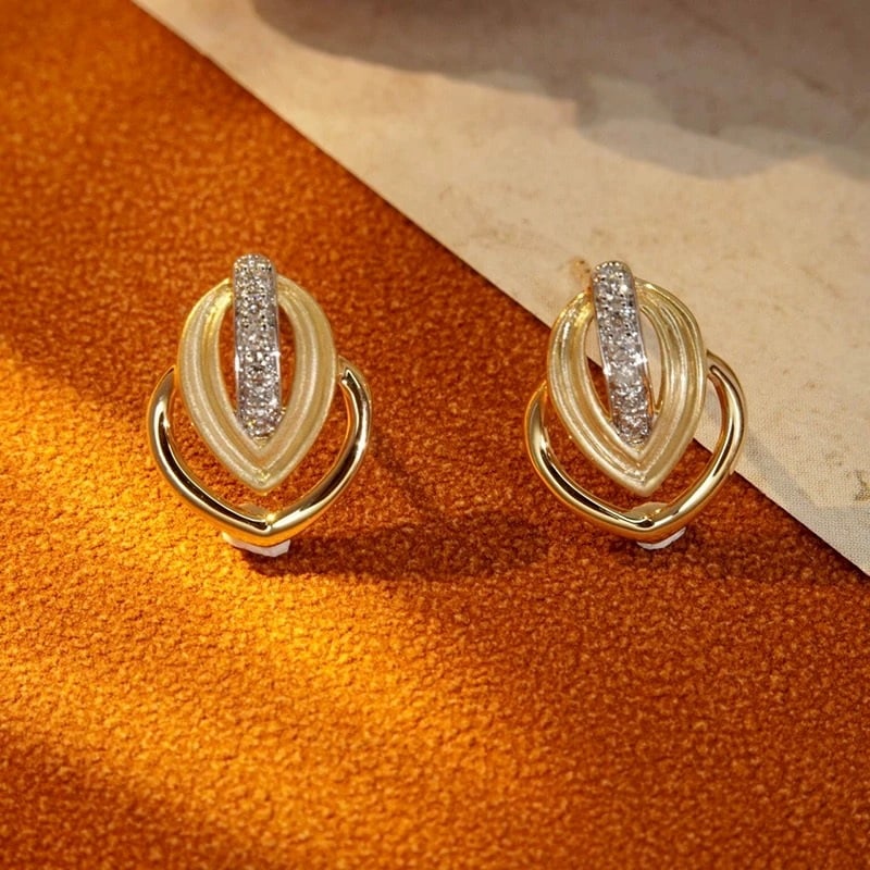 14k Gold 0.08 Ct Natural H Diamond Earrings: Ref:230947143 // gold content:14k gold // main gemstone:diamond // shape:round // carat weight:0. 08ct // clarity grade:vs-si // color:h // treatment:natural // cut grade:g // Condition: New Low Esti