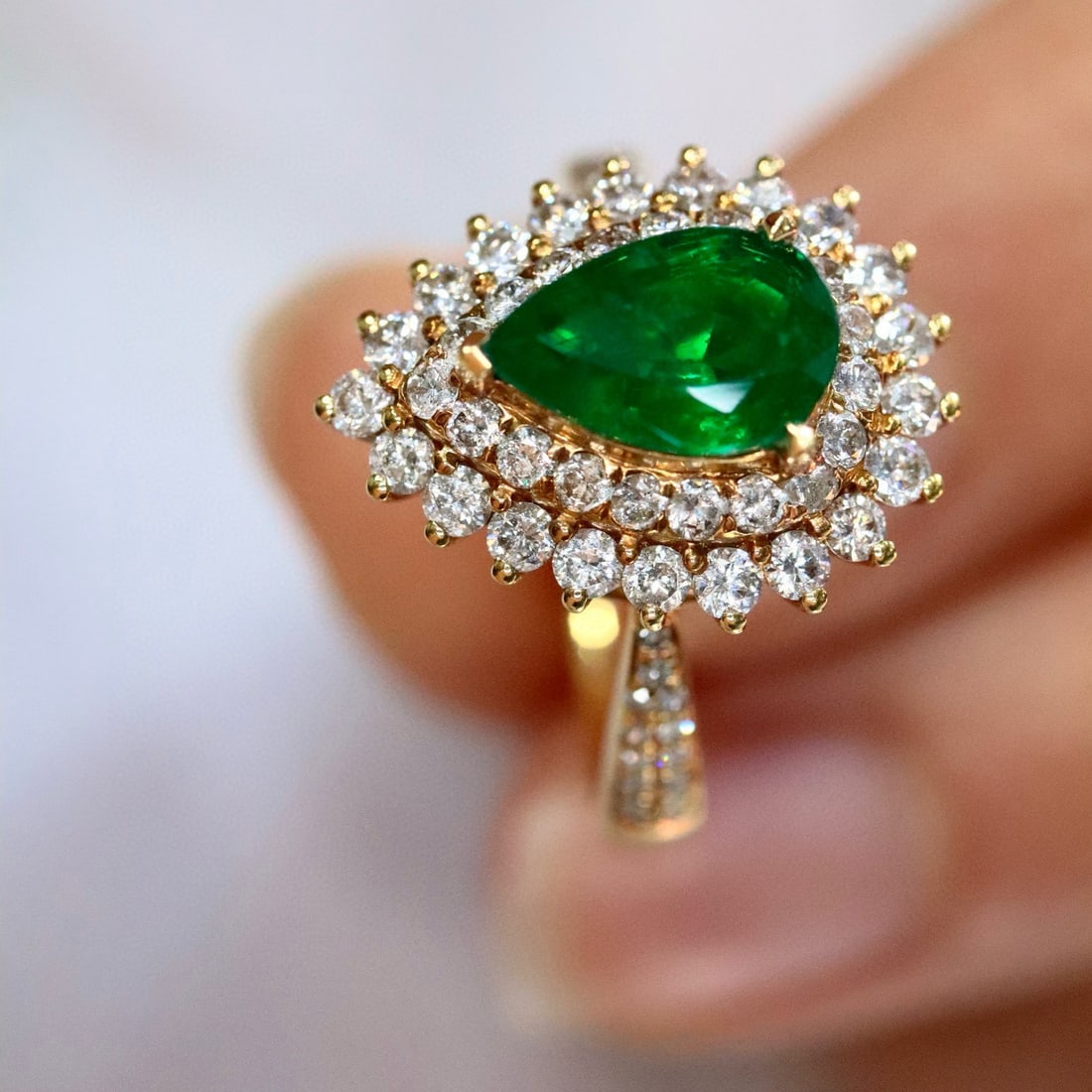 14k Gold 2.37 Ctw Vivid Green Natural Emerald & Diamond Ring - 6