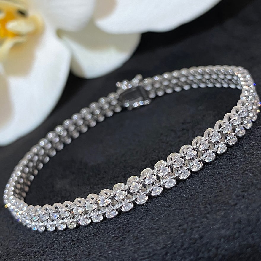 14k Gold 2.5 Ct Natural H Diamond Bracelet: Ref:230947168 // gold content:14k gold // main gemstone:diamond // shape:round // carat weight:2. 5ct // clarity grade:vs-si // color:h // treatment:natural // cut grade:g // Condition: New Low Estim