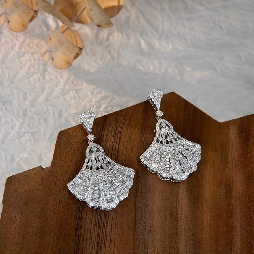 14k Gold 1.9 Ct Natural H Diamond Earrings: Ref:230947178 // gold content:14k gold // main gemstone:diamond // shape:multiply // carat weight:1. 9ct // clarity grade:vs-si // color:h // treatment:natural // Condition: NewLow Estimate: