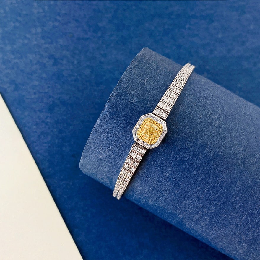 14k Gold 1.91 Ctw Natural Yellow Diamond & Diamond Bracelet: Ref:230947185 // gold content:14k gold // main gemstone:yellow diamond // shape:cushion // carat weight:0. 80ct // color:yellow // treatment:natural // // adjacent gemstone 2 : diamond //